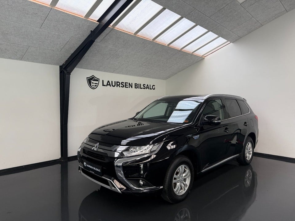 Mitsubishi Outlander 2,4 PHEV Invite CVT 4WD 5d