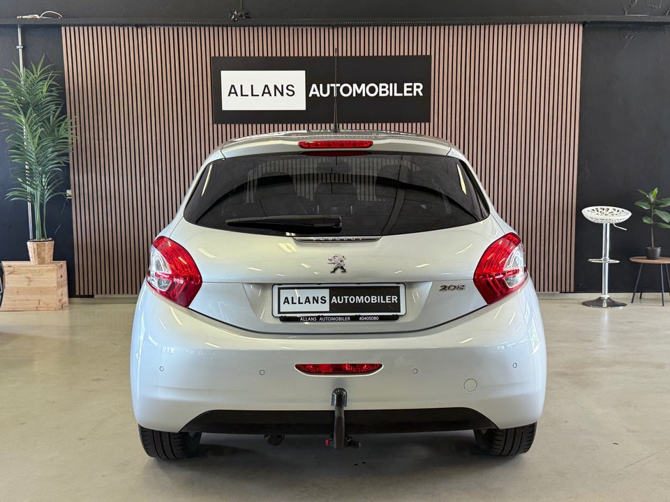 Peugeot 208 1,2 VTi Allure Sky 5d