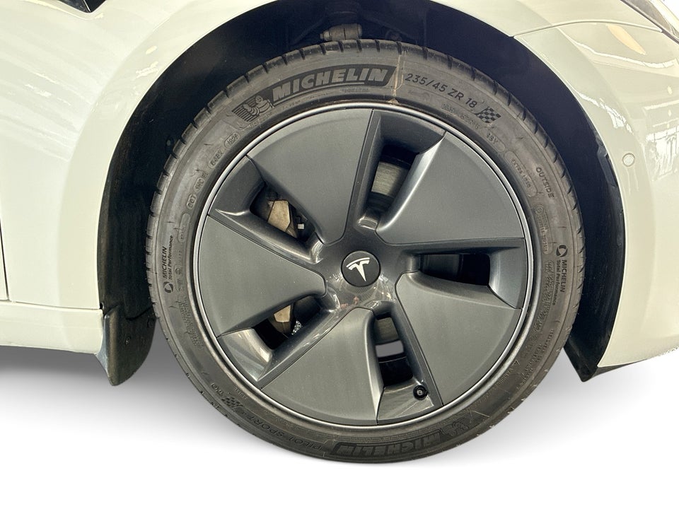Tesla Model 3 Standard Range+ RWD 4d