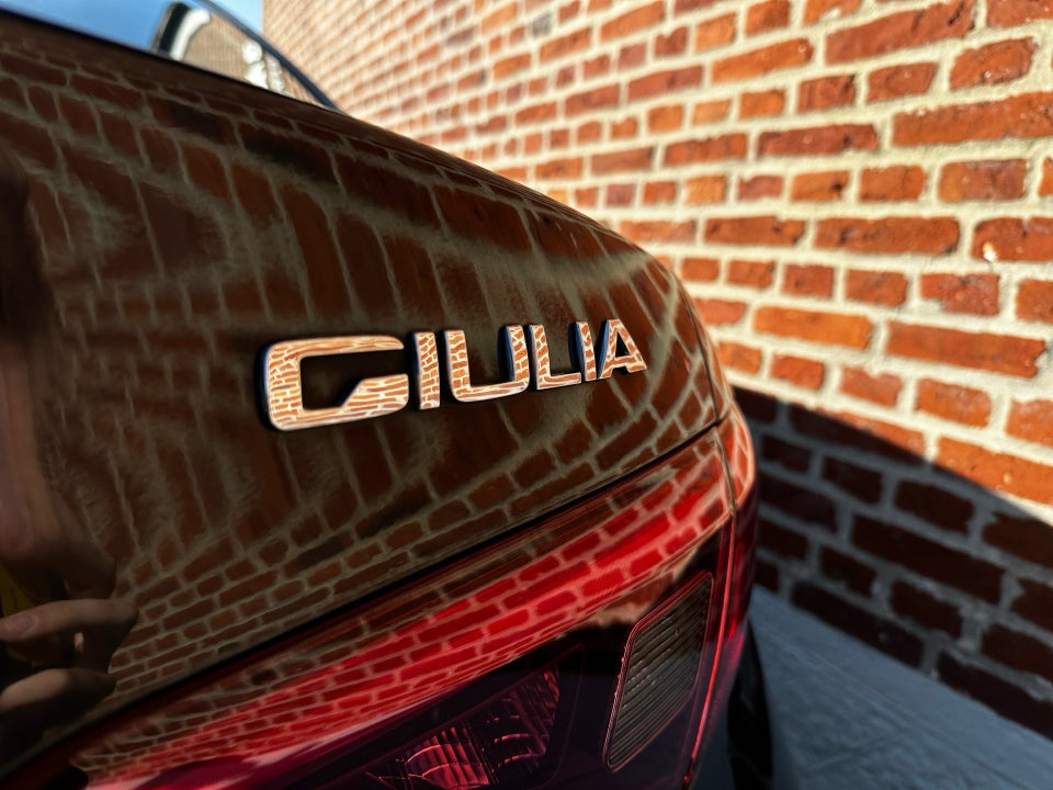 Alfa Romeo Giulia 2,0 T 280 Veloce aut. Q4 4d