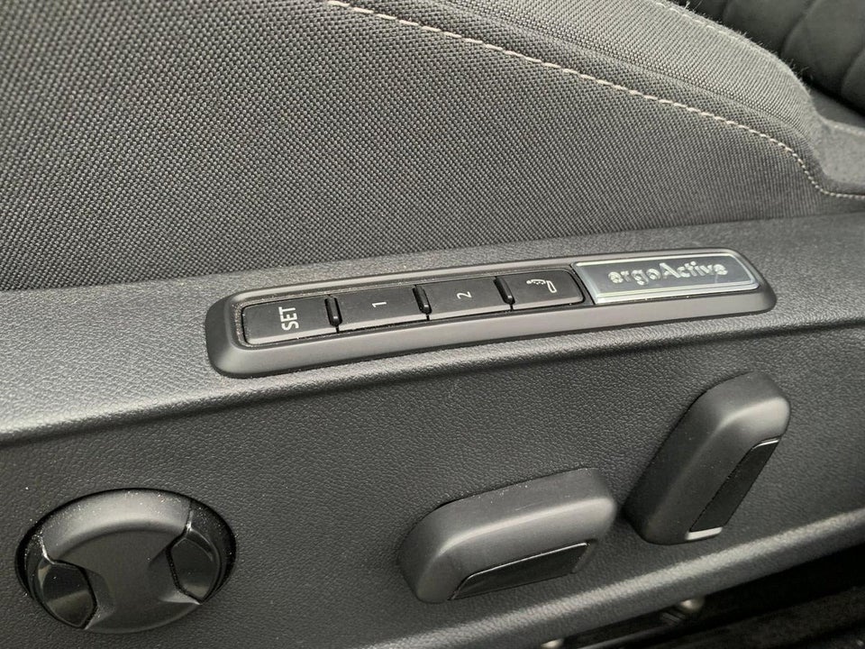 VW Golf VIII 1,4 eHybrid DSG 5d