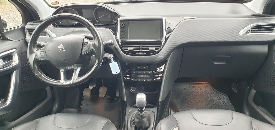 Peugeot 2008 1,2 PureTech 130 Selection Sky 5d