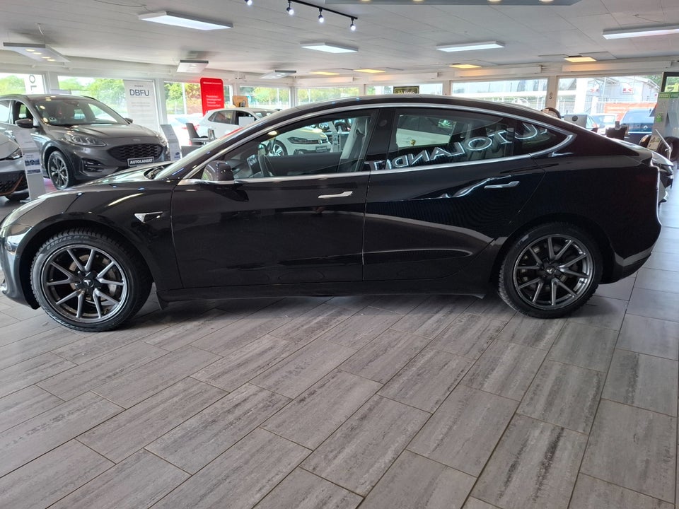 Tesla Model 3 Standard Range+ RWD 4d