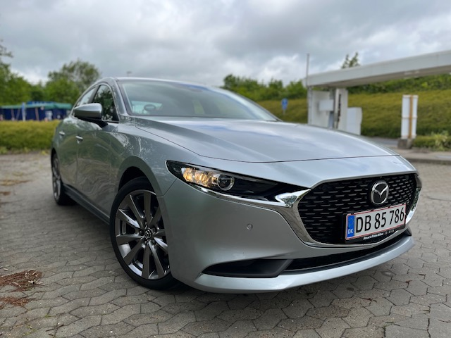 Mazda 3 2,0 SkyActiv-G 122 Cosmo aut. 4d