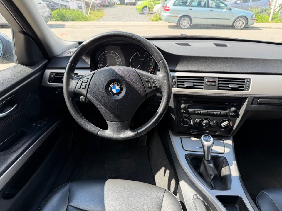 BMW 320i 2,0  4d