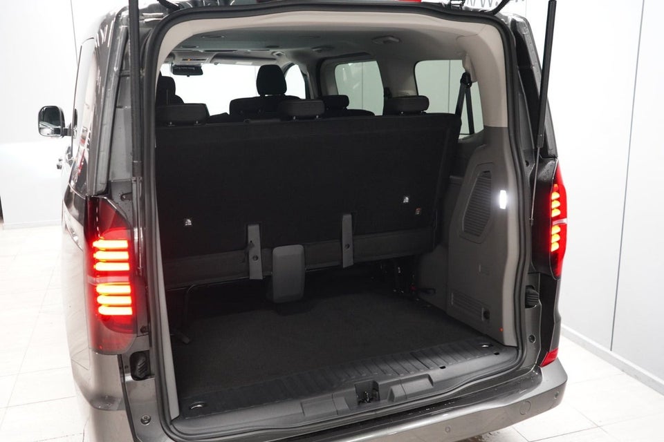 VW e-Caravelle 64 Life SWB