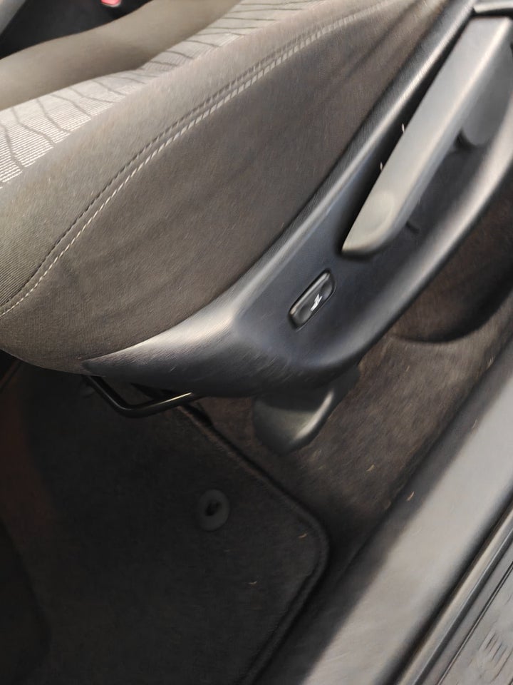 Toyota Avensis 2,0 D-4D TX stc. 5d