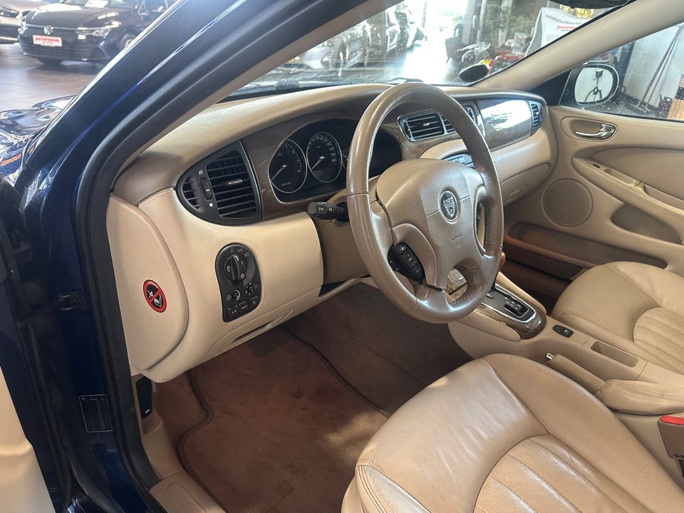 Jaguar X-type 2,5 Deluxe aut. 4d