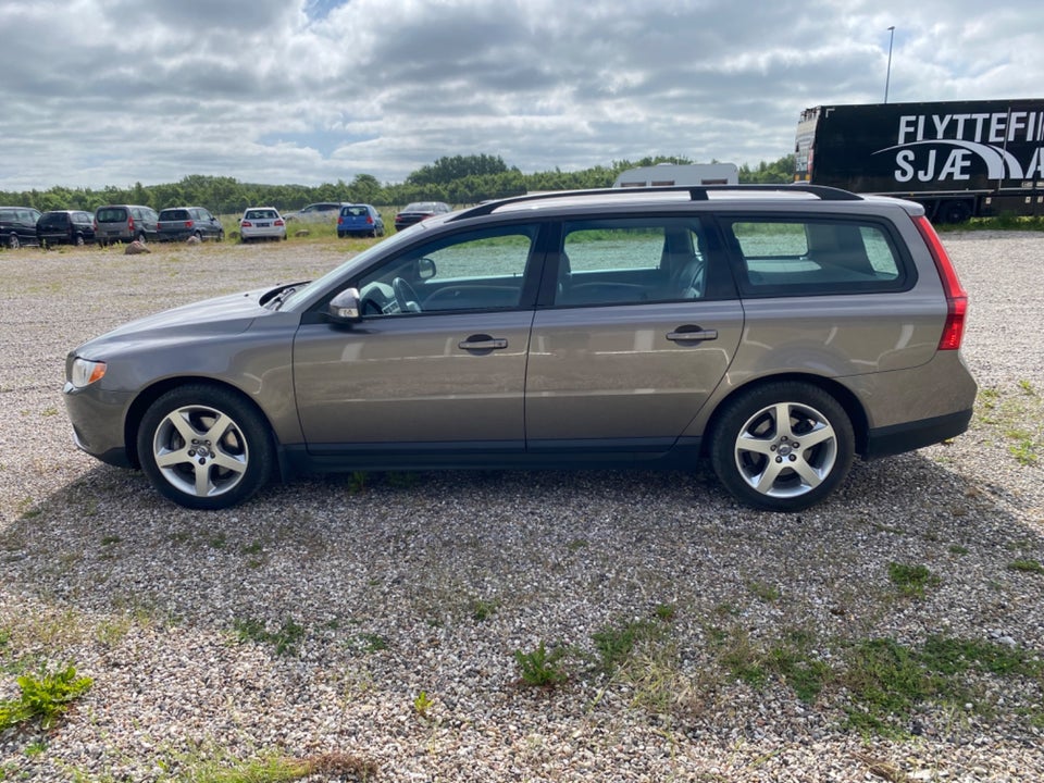 Volvo V70 2,5 T Momentum aut. 5d