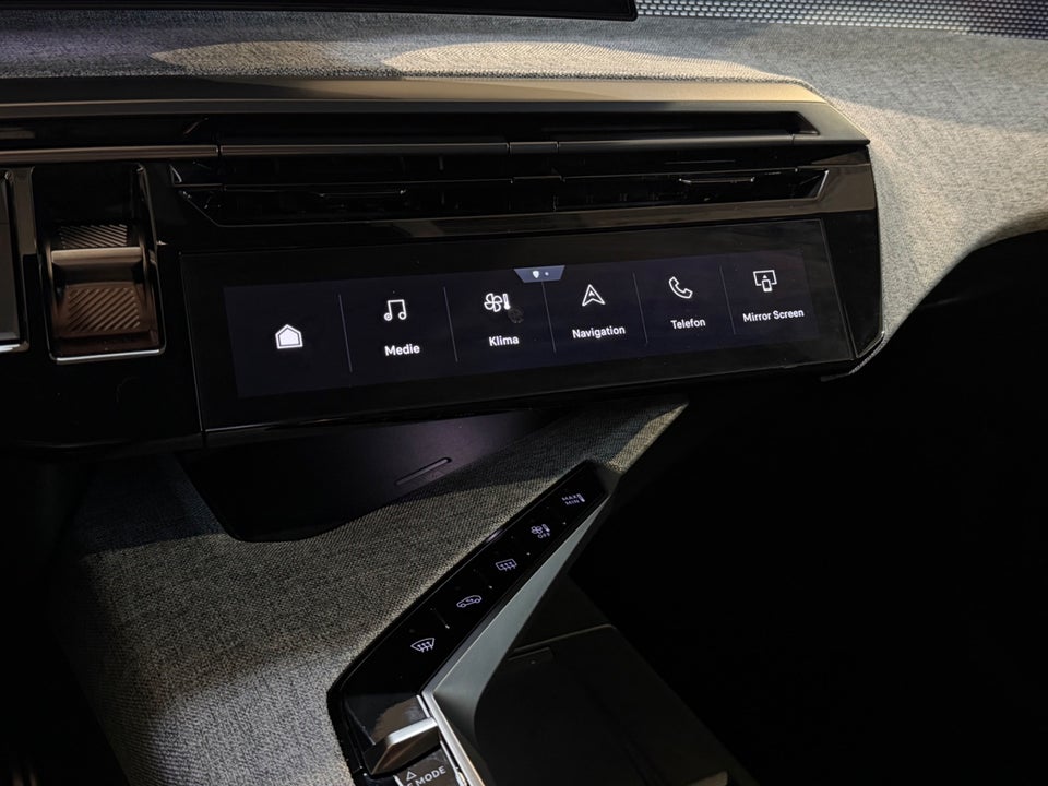 Peugeot e-3008 77 GT 5d