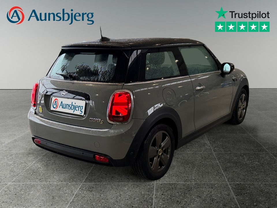 MINI Cooper SE Essential 3d
