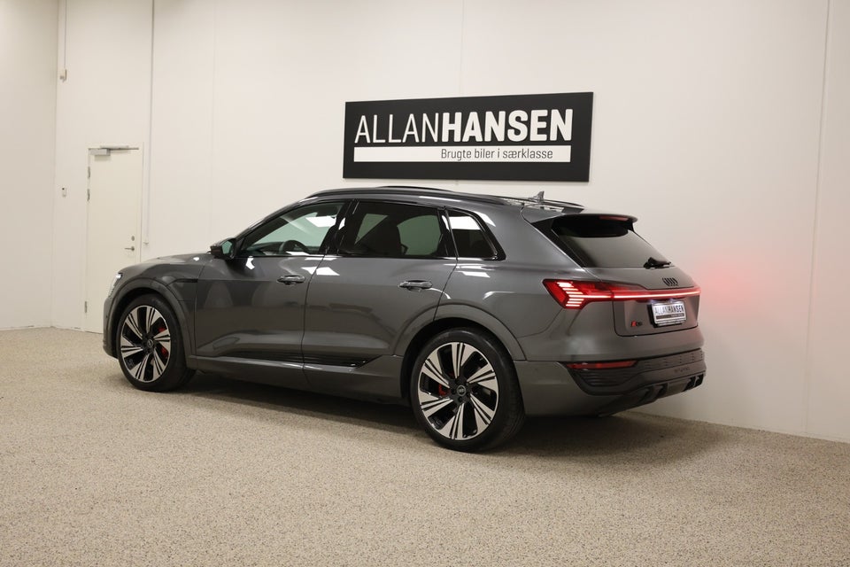 Audi Q8 e-tron 55 S-line quattro 5d
