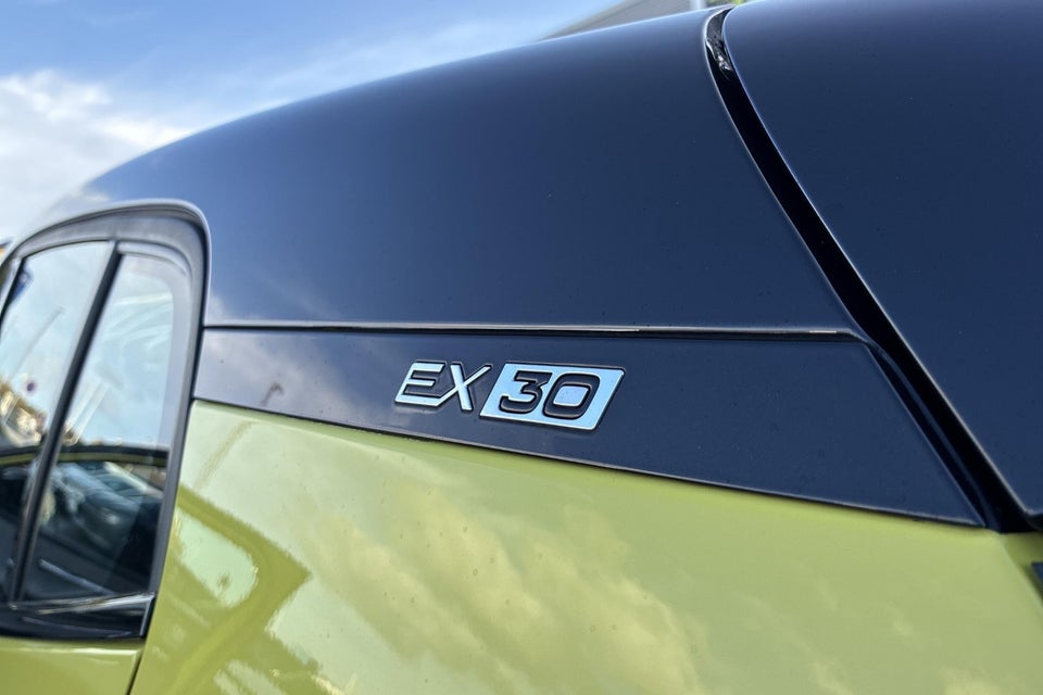 Volvo EX30 Extended Range Plus 5d