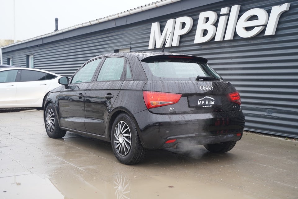 Audi A1 1,6 TDi 90 Attraction Sportback 5d