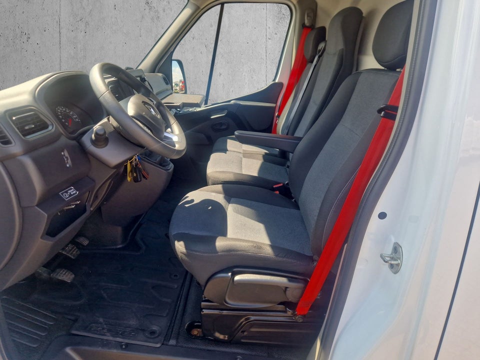 Renault Master IV T35 2,3 dCi 145 L4H2 Kassevogn RWD