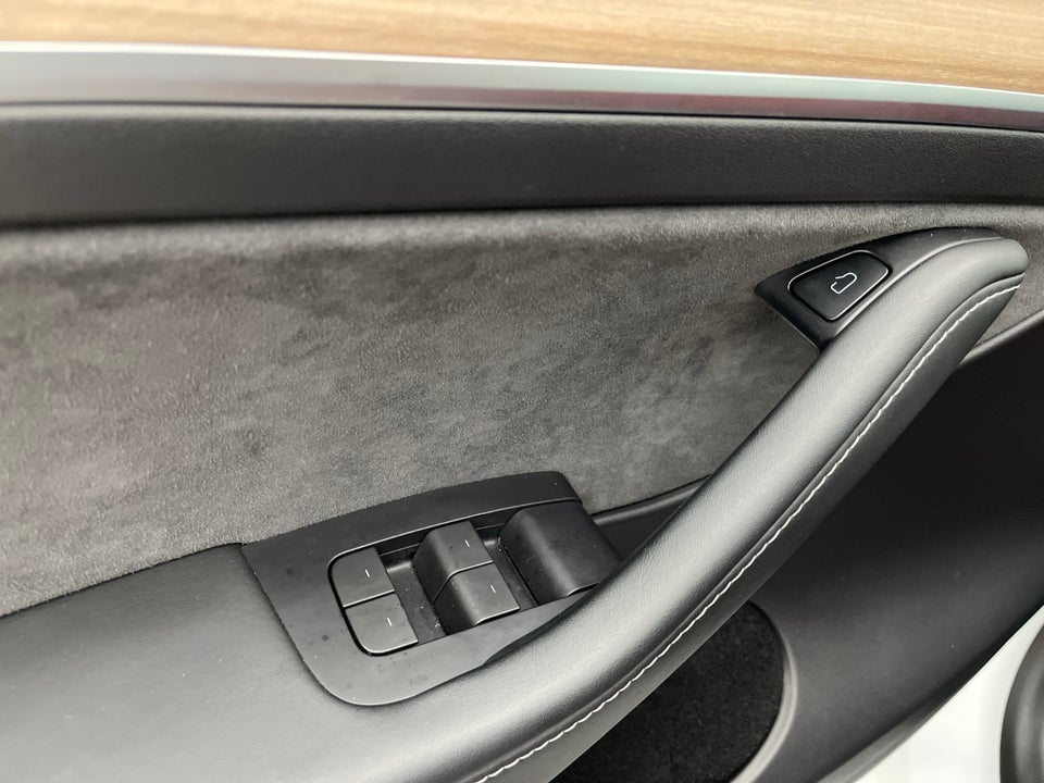 Tesla Model Y Long Range AWD 5d