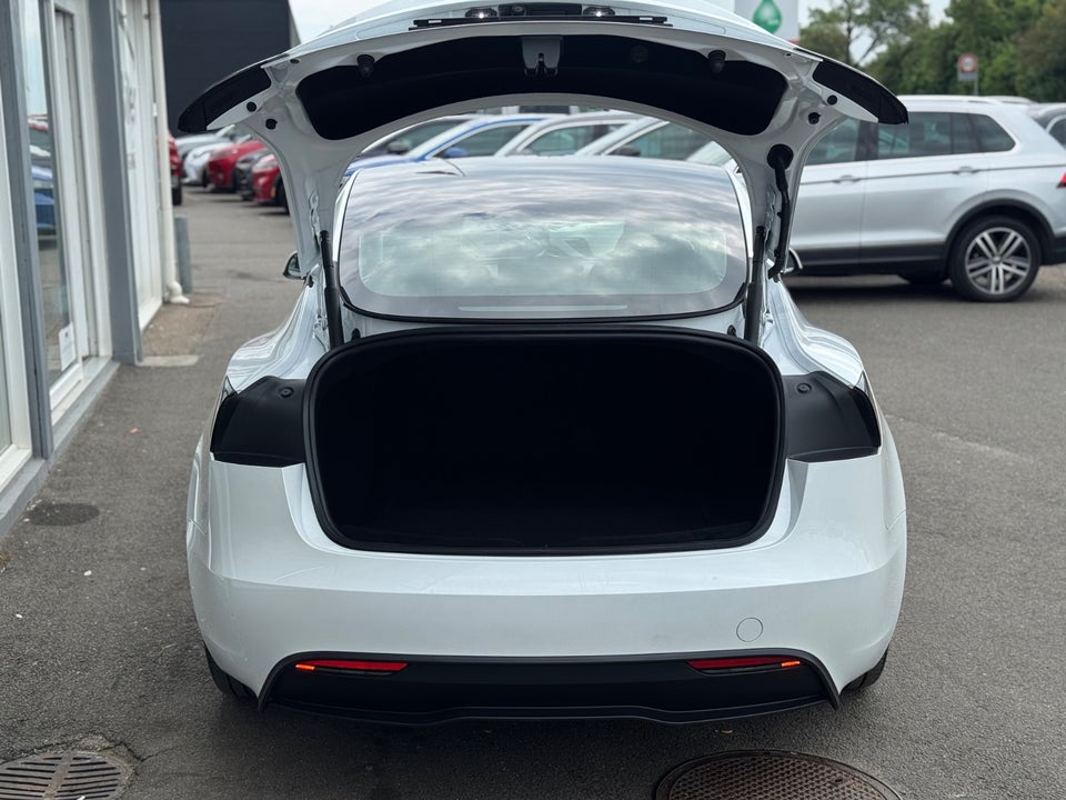 Tesla Model 3 Long Range AWD 4d
