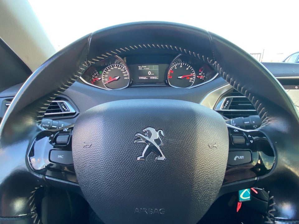 Peugeot 308 1,5 BlueHDi 130 Selection Sky SW 5d