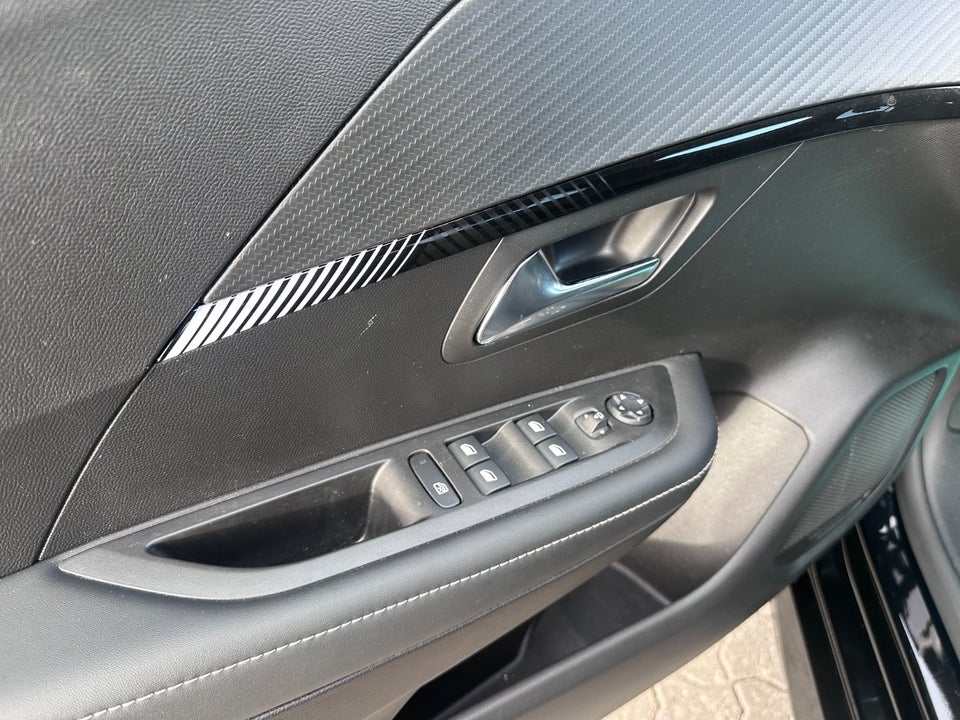 Peugeot 208 1,2 PureTech 100 Allure+ 5d