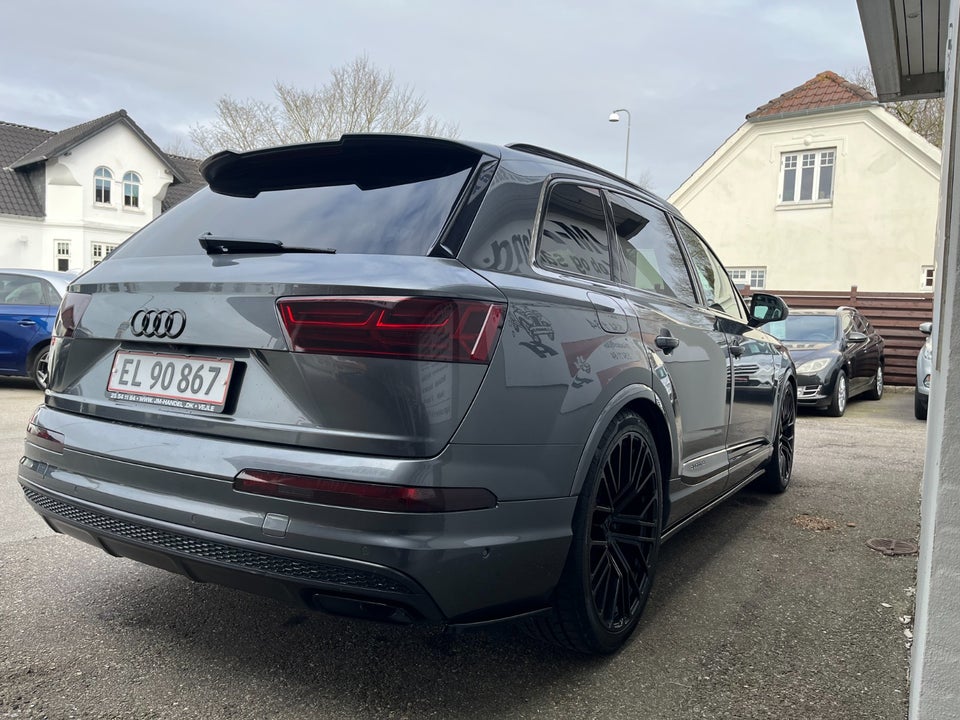 Audi Q7 3,0 TDi 272 S-line quattro Tiptr. 5d