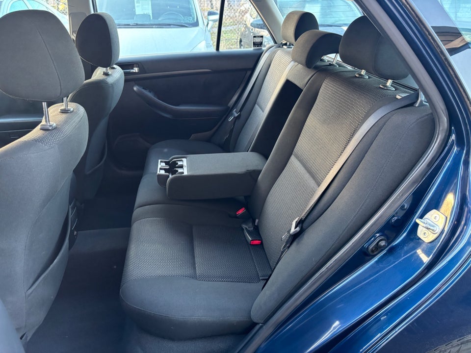 Toyota Avensis 2,4 Sol stc. aut. 5d