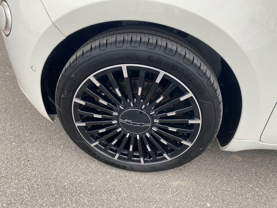 Fiat 500e 42 la Prima 3+1 4d