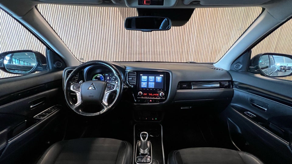 Mitsubishi Outlander 2,4 PHEV Limited CVT 4WD 5d