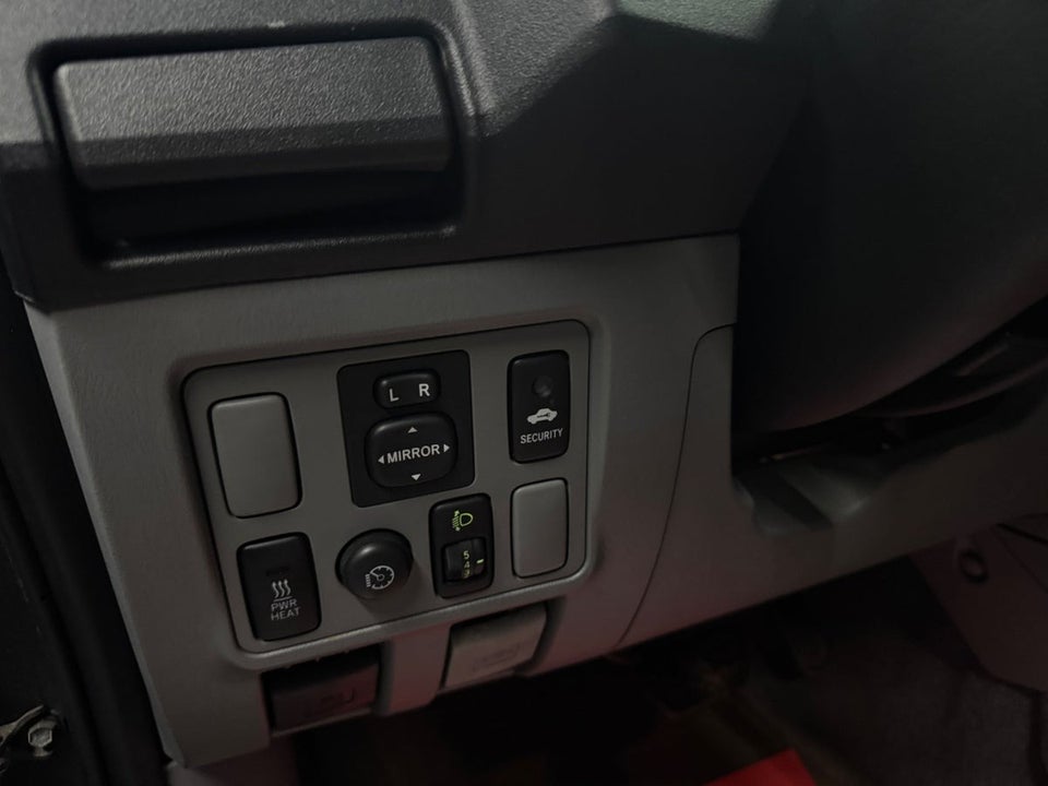 Toyota HiLux 3,0 D-4D Db.Kab 4x4 SR5 4d