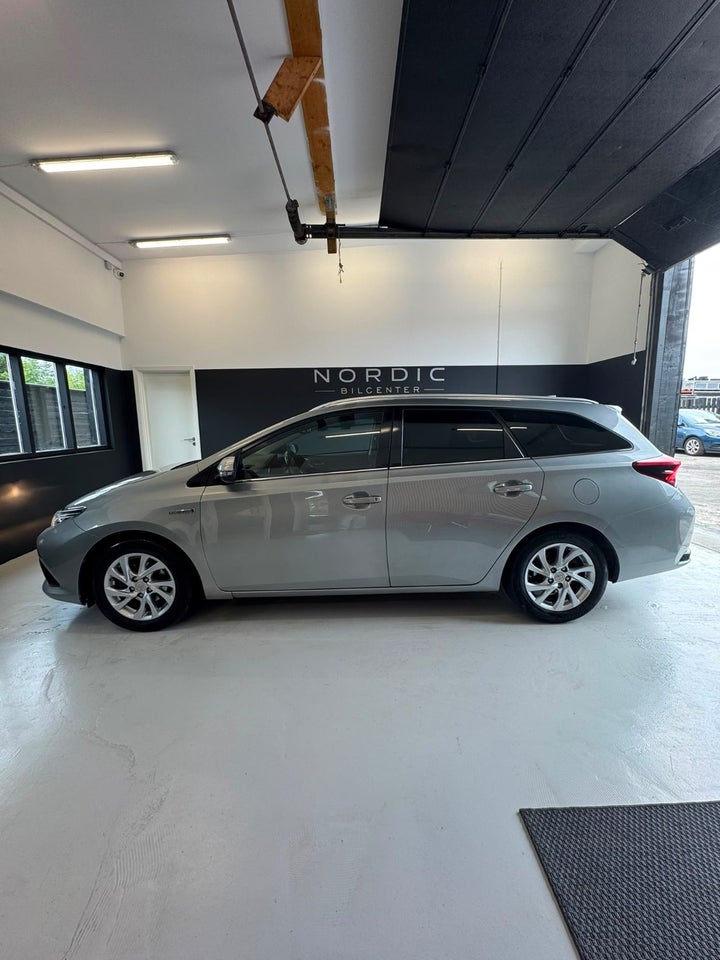 Toyota Auris 1,8 Hybrid H2 Comfort Touring Sports CVT 5d