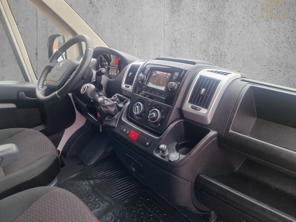Peugeot Boxer 335 2,2 BlueHDi 140 L2H2 Premium