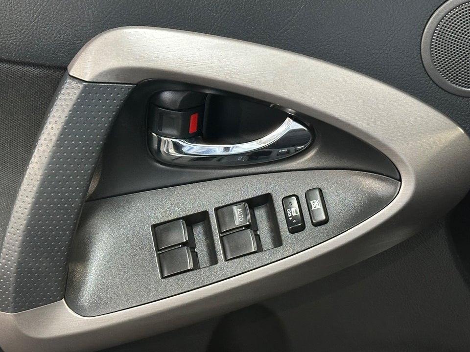 Toyota RAV4 2,2 D-4D 136 4x4 Van 5d