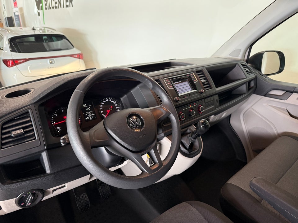 VW Transporter 2,0 TDi 102 Kassevogn kort