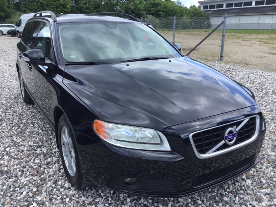 Volvo V70 2,5 T Momentum aut. 5d