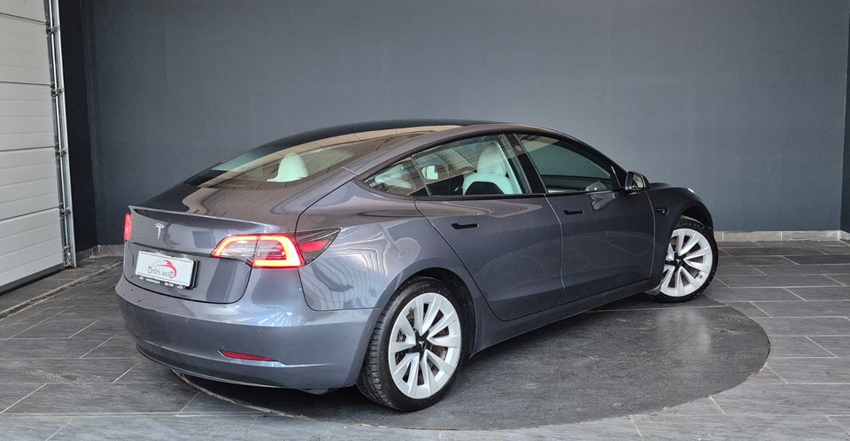 Tesla Model 3 Standard Range+ RWD 4d
