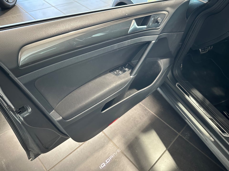 VW Golf VII 1,6 TDi 115 IQ.Drive DSG 5d