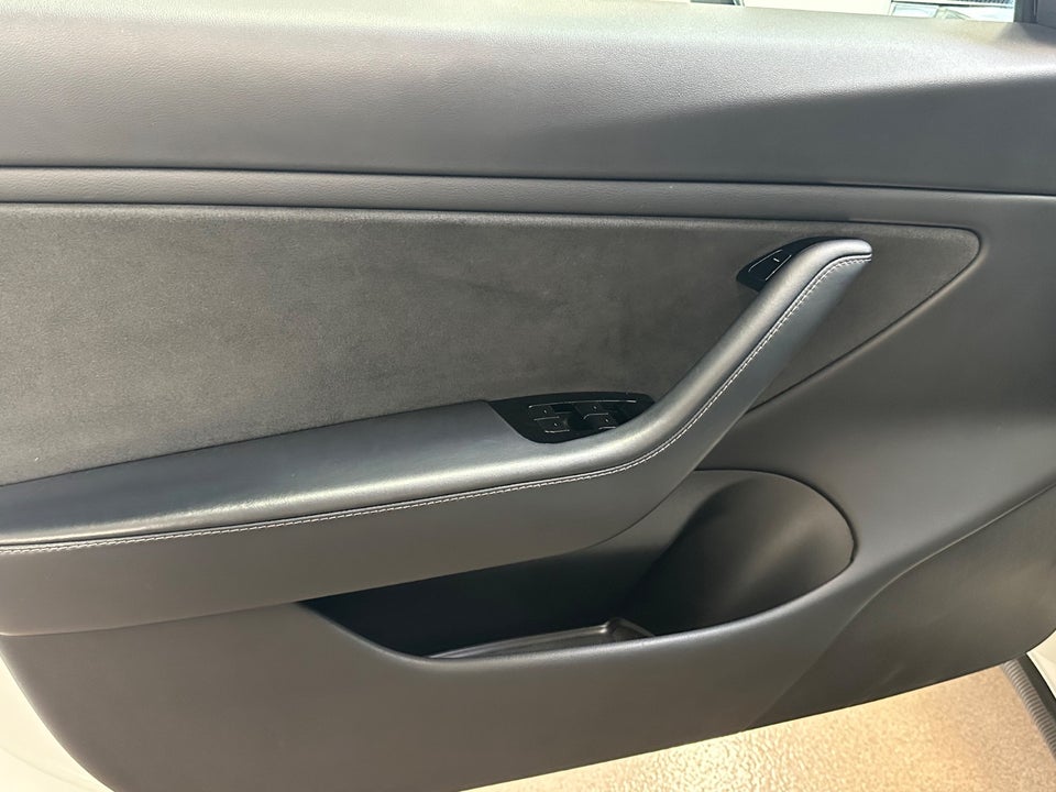 Tesla Model 3 Long Range AWD 4d