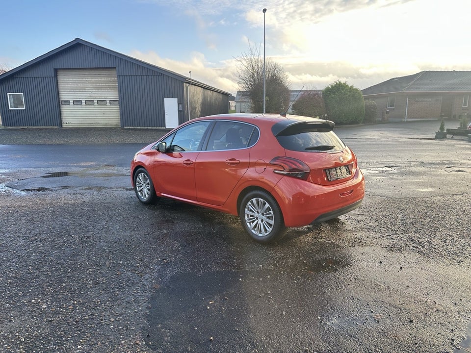 Peugeot 208 1,6 BlueHDi 100 Allure Sky 5d