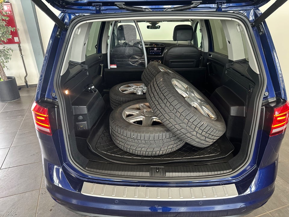 VW Touran 2,0 TDi 150 IQ.Drive DSG Van 5d