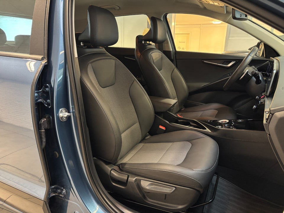 Kia Niro 64 EV Access 5d