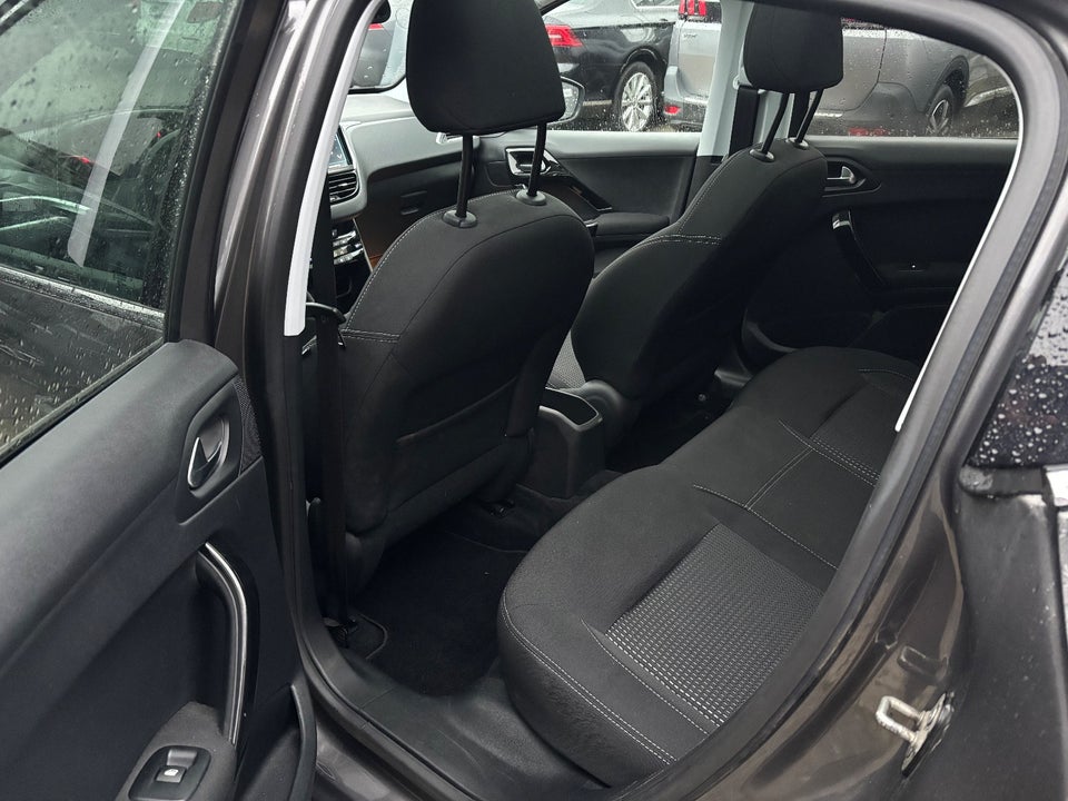 Peugeot 208 1,6 BlueHDi 100 Allure Sky 5d