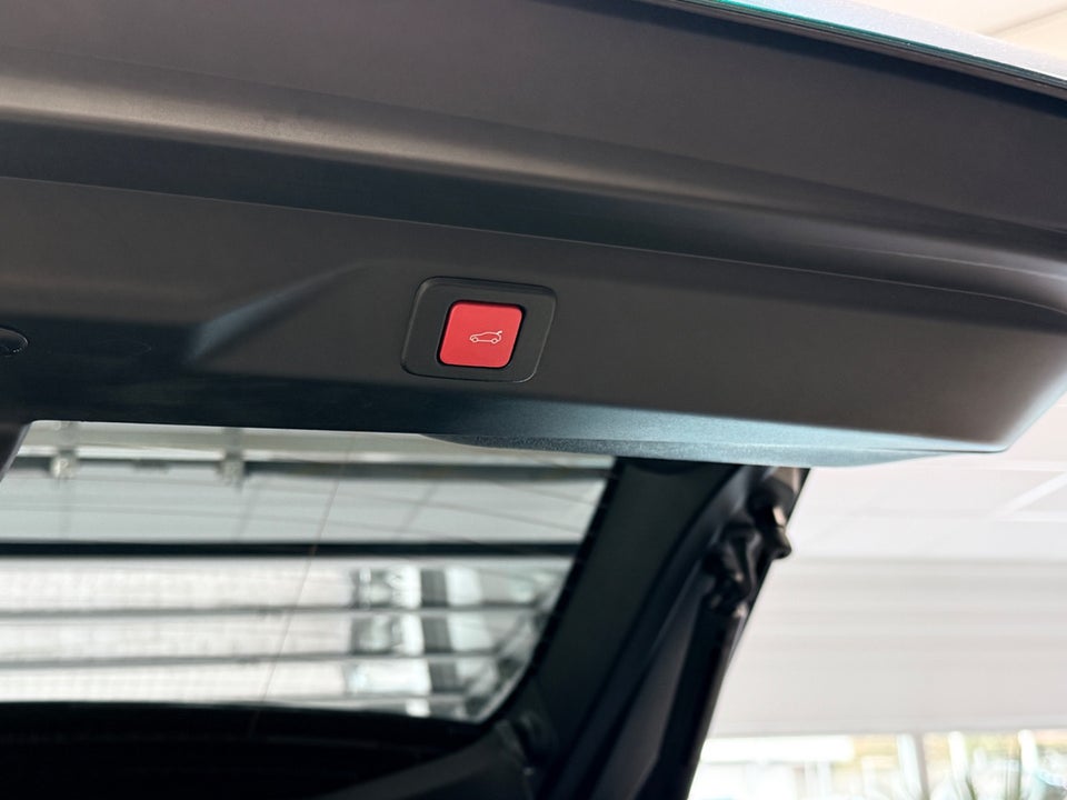 Peugeot e-3008 77 GT Pack 5d