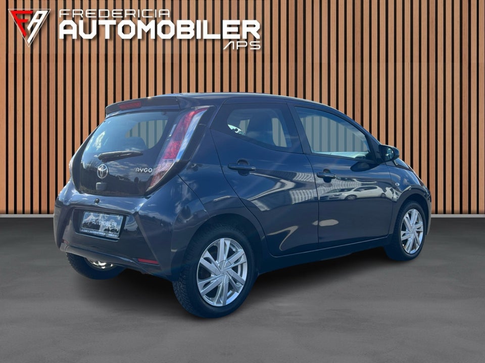 Toyota Aygo 1,0 VVT-i x-wave Sky 5d