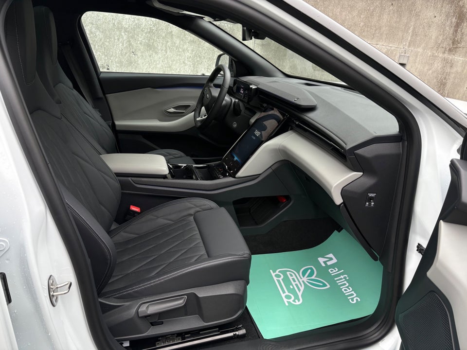 Ford Capri 82 Premium Extended Range 5d