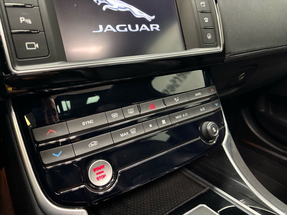 Jaguar XE 2,0 D163 Prestige aut. 4d