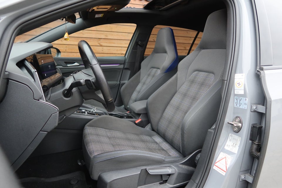 VW Golf VIII 1,4 GTE DSG 5d