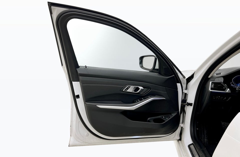 BMW 330e 2,0 Touring Sport Line aut. 5d