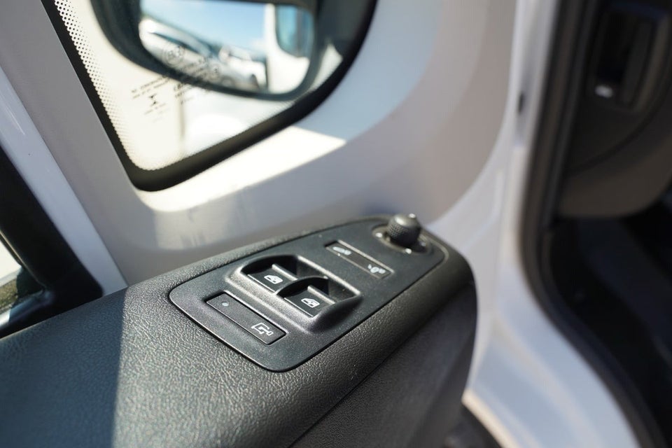 Peugeot Boxer 335 2,2 BlueHDi 140 L3H2 Premium