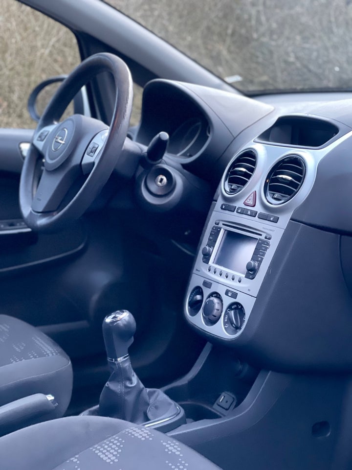 Opel Corsa 1,0 12V Essentia 5d