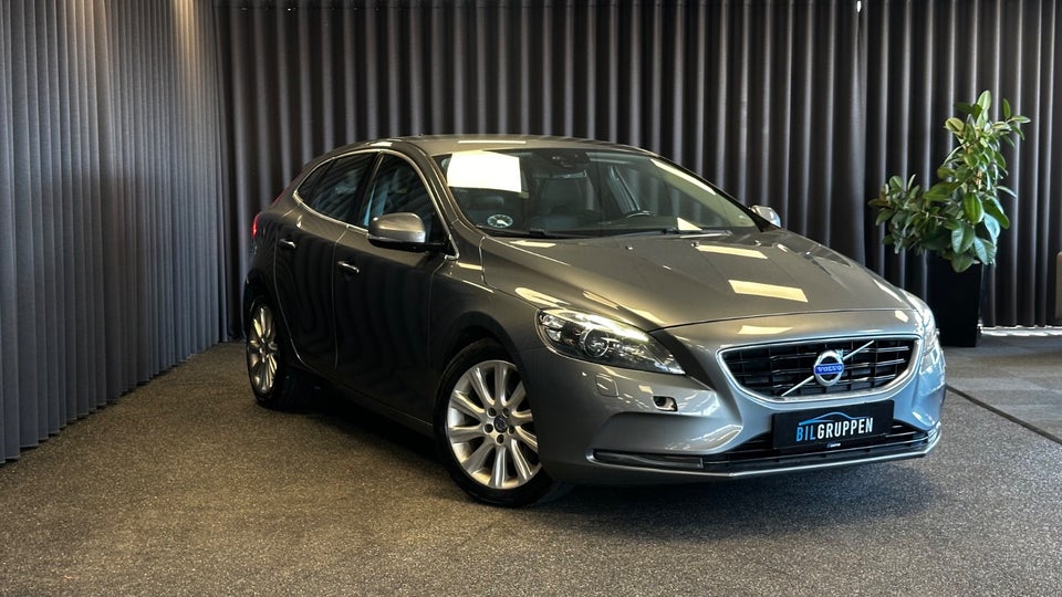 Volvo V40 1,6 D2 115 Momentum aut. 5d