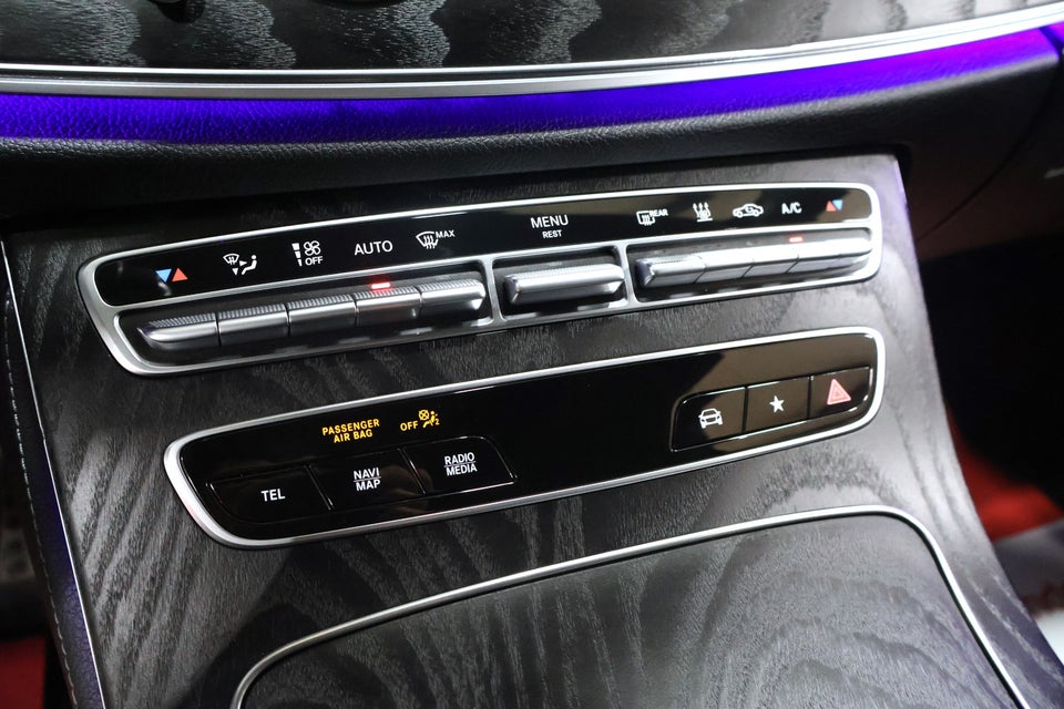 Mercedes E300 de 2,0 AMG Line stc. aut. 4Matic 5d